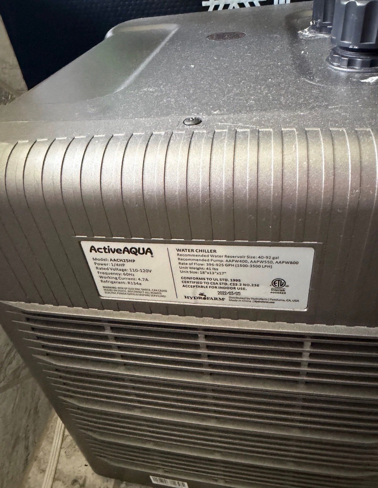 Active Aqua AACH25HP quarter-horsepower water chiller label showing reservoir size and recommended pump flow.